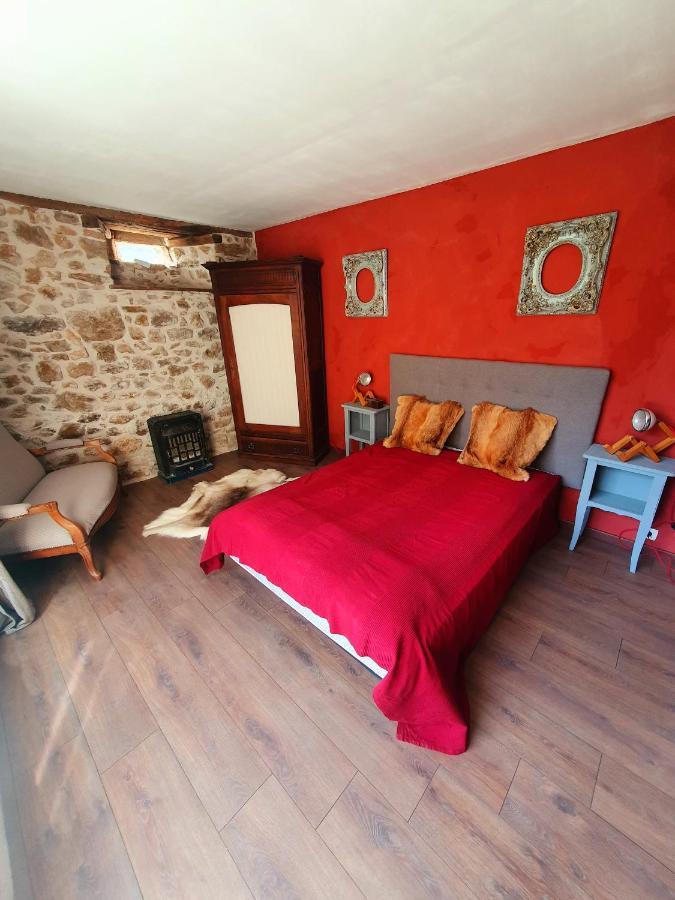 Gite De La Genevriere Saint-Chamant Bagian luar foto