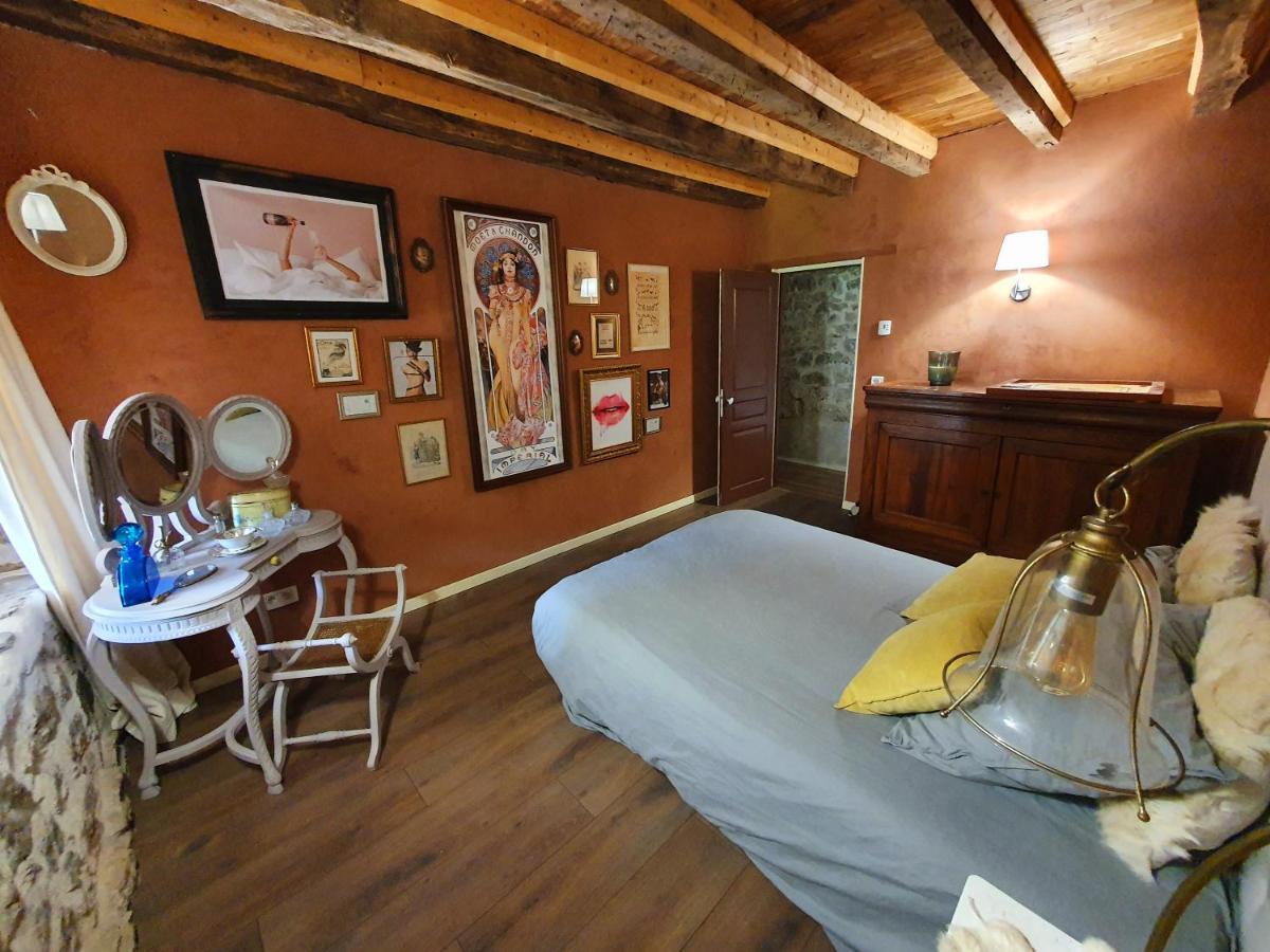 Gite De La Genevriere Saint-Chamant Bagian luar foto